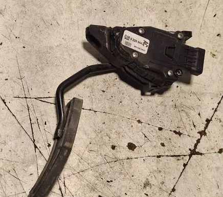 Opel Omega B2 Accelerator throttle pedal 9226944 6PV00824901