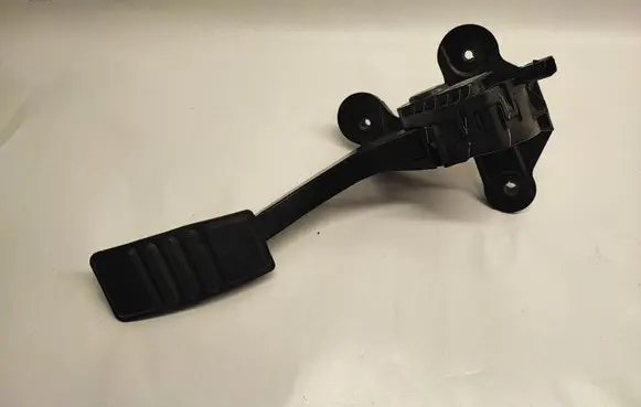 Ford Mustang VI Accelerator throttle pedal CR339F836BB
