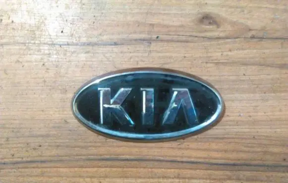 KIA Sorento Manufacturer badge logo/emblem 