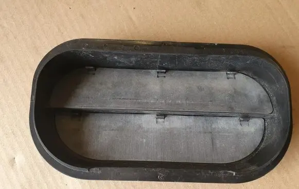 Audi A3 S3 8V Quarter panel pressure vent 6R0819465A
