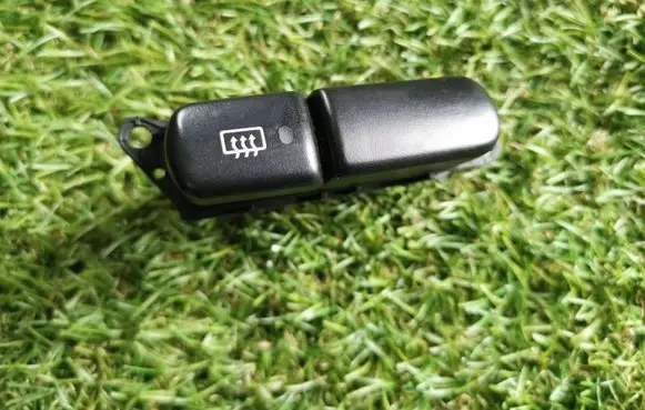 Mitsubishi Carisma Windscreen/window heater switch MR114079