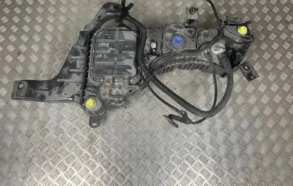 Peugeot 5008 II AdBlue liquid reservoir 