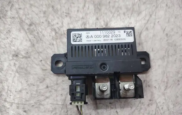 Mercedes-Benz E W212 Charging relay A0009822023