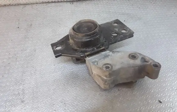 Renault Koleos I Engine mount bracket F6226140