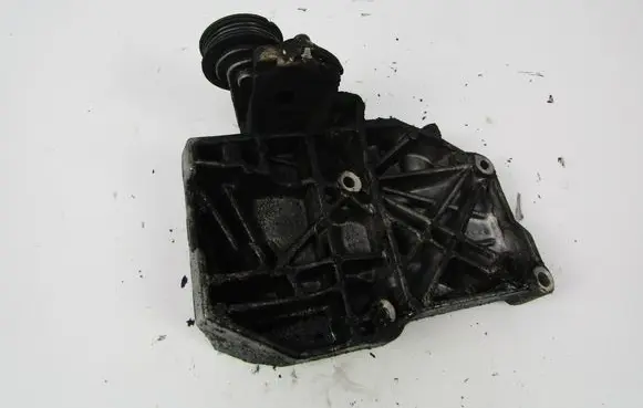 Audi A4 S4 B6 8E 8H A/C compressor mount bracket 038260885C