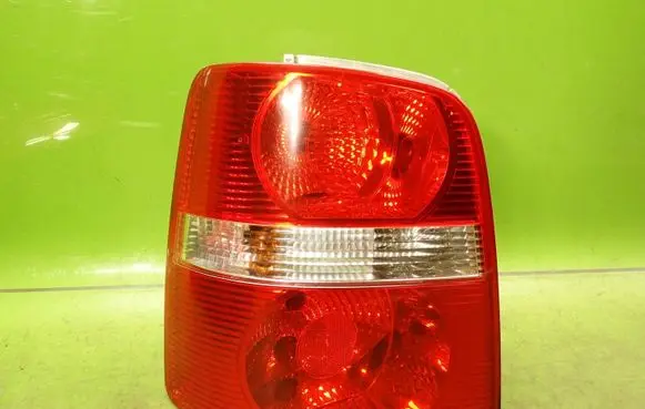Volkswagen Touran I Rear/tail lights 1T0945111E