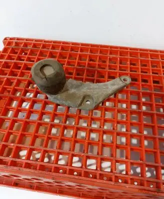Audi A8 S8 D3 4E Engine mounting bracket 4E0199343AG