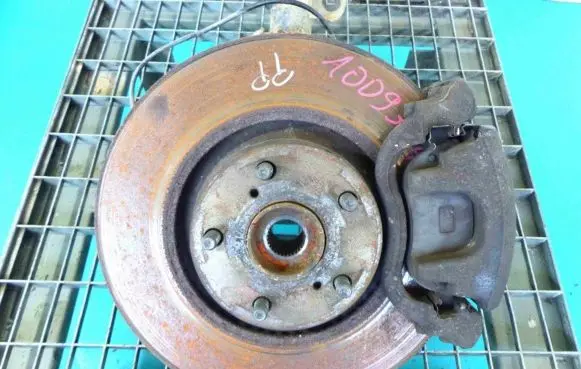 Toyota Avensis T270 Front wheel hub spindle knuckle IMPRK1009324
