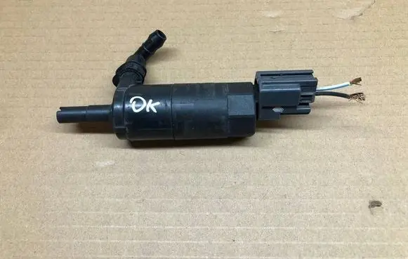 Ford Kuga I Headlight washer pump 5W9313K082AA