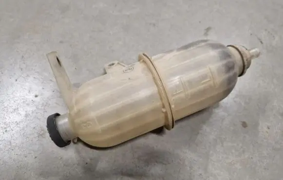 Toyota Hilux (AN10, AN20, AN30) Coolant expansion tank/reservoir