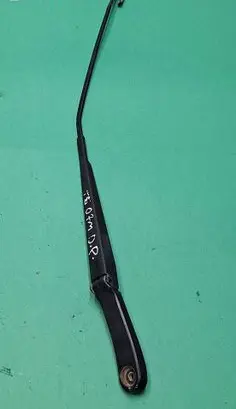 Front wiper blade arm