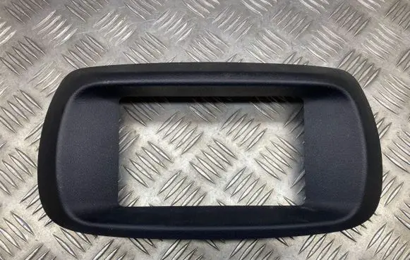 Nissan Almera Tino Radio/GPS head unit trim 68261BU700