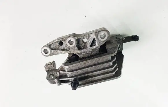 Mini Cooper Countryman F60 Engine mount bracket 8743621
