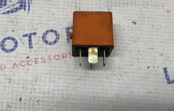 BMW 5 E34 Other relay 0332019456