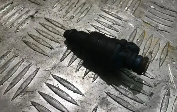 Volvo S70 V70 V70 XC Fuel injector 1389563