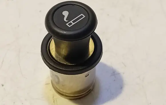 Toyota Yaris Cigarette lighter