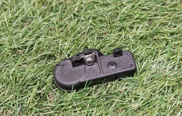 Ford Focus Tire pressure sensor DE8T1A180AA