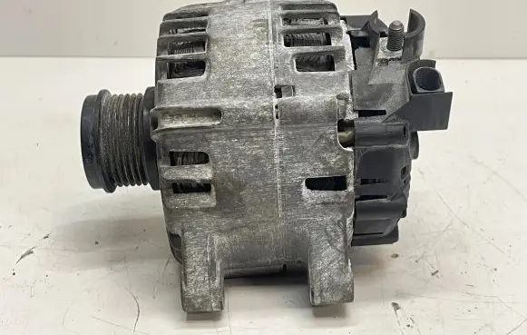 Volvo V40 Generator/alternator 30659390 213005861 TG15C186