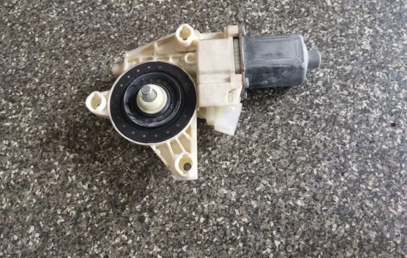 Mercedes-Benz Vito Viano W447 Front door window regulator motor A4479063600