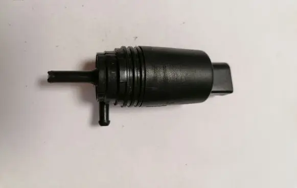 BMW 5 E39 Windscreen/windshield washer pump 67128377612