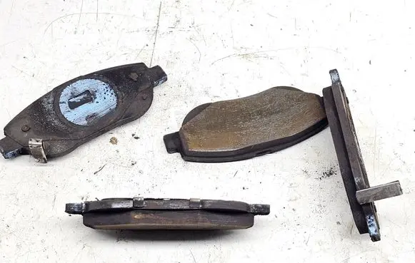 Toyota Avensis T270 Brake pads (front) 