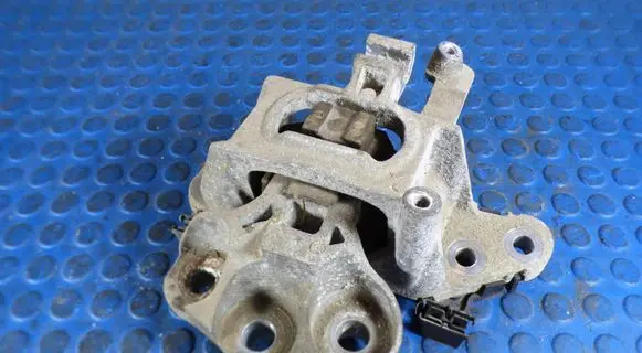 Opel Astra K Gearbox mounting bracket 39004955