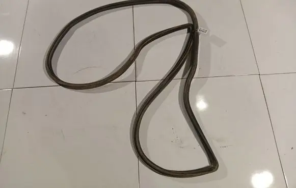 Audi A6 S6 C5 4B Trunk rubber seal (body)