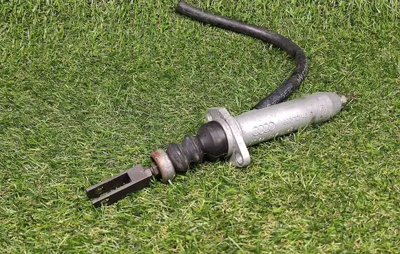 Audi 80 90 S2 B4 Clutch master cylinder 893721401D