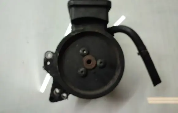 BMW 5 E60 E61 Power steering pump 7693974