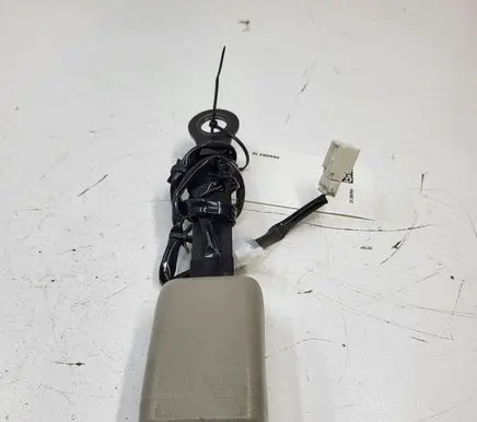 Nissan Leaf I (ZE0) Front seatbelt buckle 623808300B 8684335622