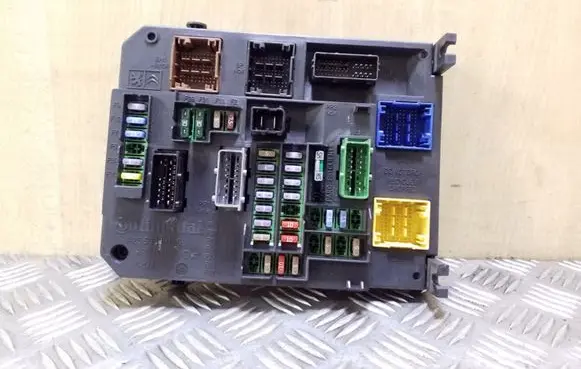 Peugeot 508 Fuse module 9665547580 BSIQ0400 A2C53383164