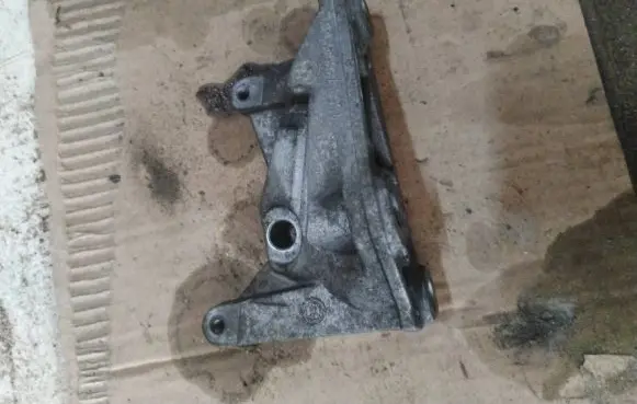 BMW X5 E70 Engine mounting bracket 7805421 597762