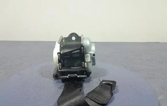 BMW X3 E83 Front seatbelt 7497784