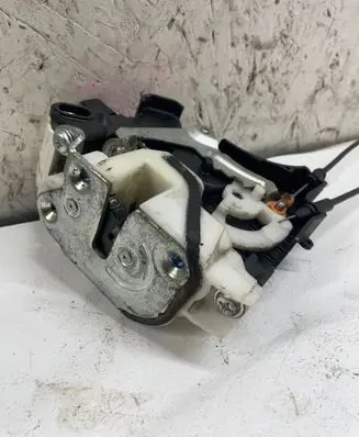 Citroen C-Crosser Front door lock