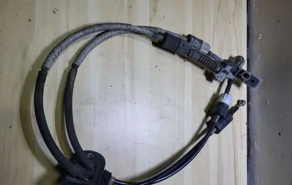 Gear shift cable linkage