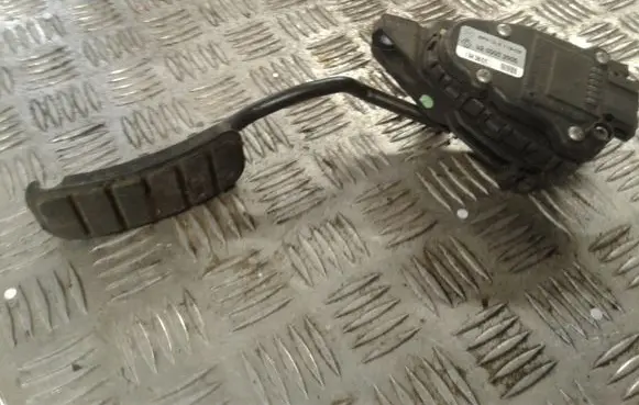 Renault Laguna II Accelerator throttle pedal 8200002905