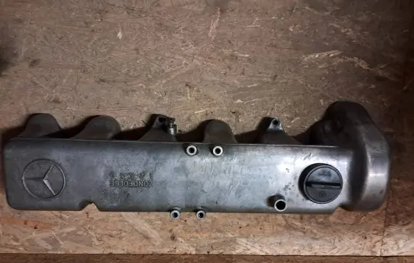 Mercedes-Benz W123 Rocker cam cover 6170160905