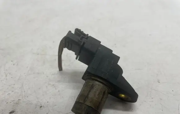 Mercedes-Benz E W210 Camshaft position sensor A0031539728