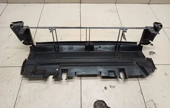 Mercedes-Benz C W204 Bottom radiator support slam panel A2045050430