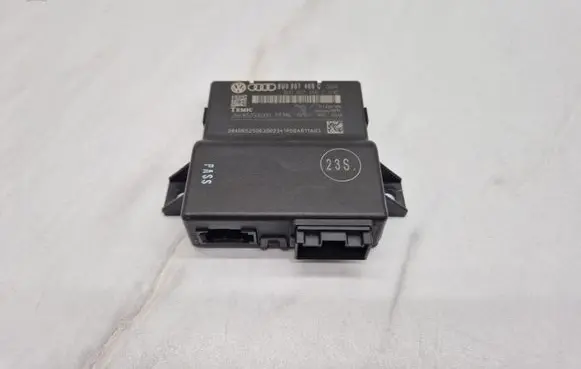 Audi Q3 8U Gateway control module 8U0907468C