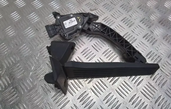 Hyundai Santa Fe Accelerator throttle pedal 12012010