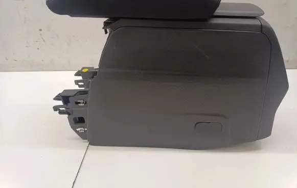Peugeot 2008 II Armrest 9825728080