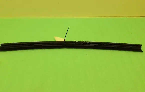 Maserati Levante Rubber seal front door window/glass 