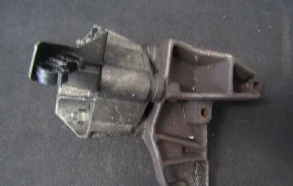 Opel Vectra B Engine mounting bracket 9224052 24499029