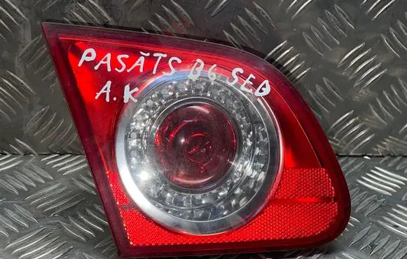 Volkswagen PASSAT B6 Tailgate rear/tail lights 273001