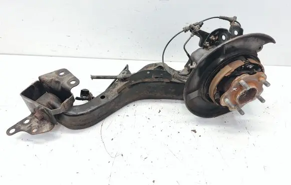 Nissan Juke I F15 Rear wheel hub spindle/knuckle 