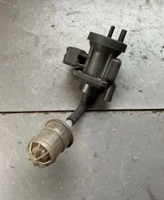 Mercedes-Benz A W168 Turbo solenoid valve 4715396