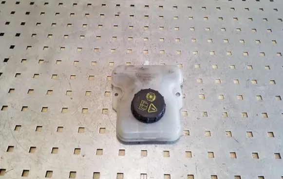 Mazda 5 Brake fluid reservoir C23643550