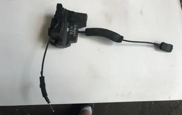 Renault Megane III Front door lock 805030002RA