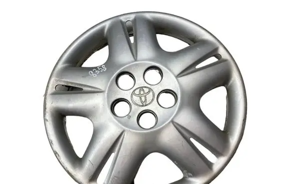 Toyota Avensis T220 R15 wheel hub/cap/trim 4260205060
